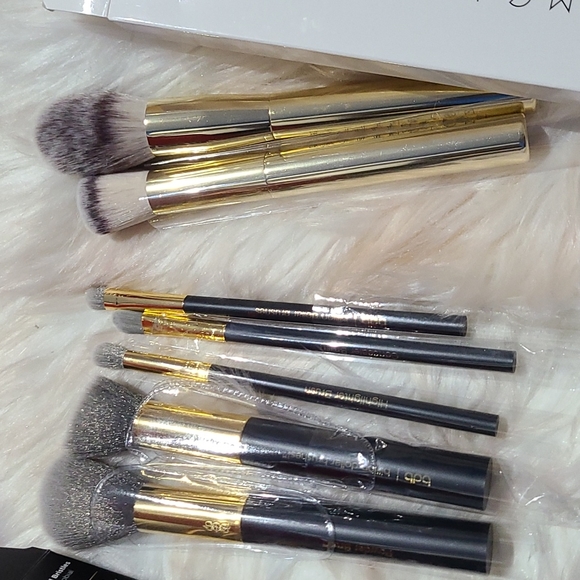 COPY - Makeup Brush for sale - Picture 2 of 4